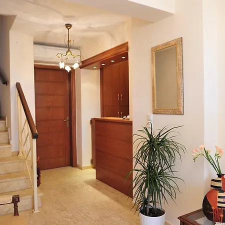 Pansion Evi شقة أمولياني